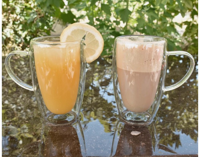 Doppelwandiges Glas mit Henkel 450 ml