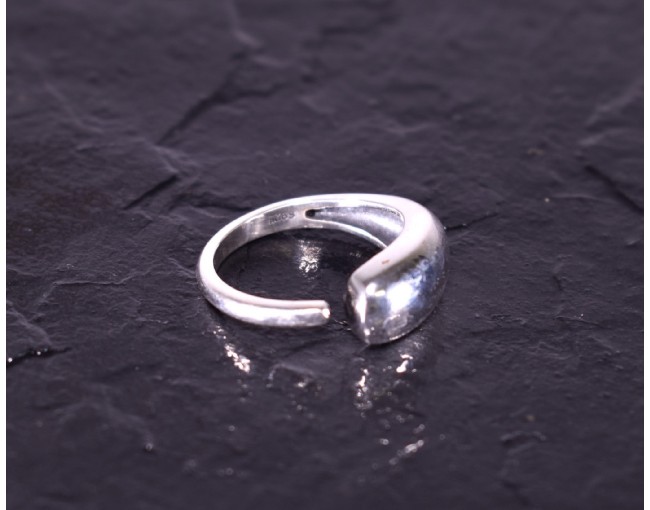 Glänzender Silberring modern offen