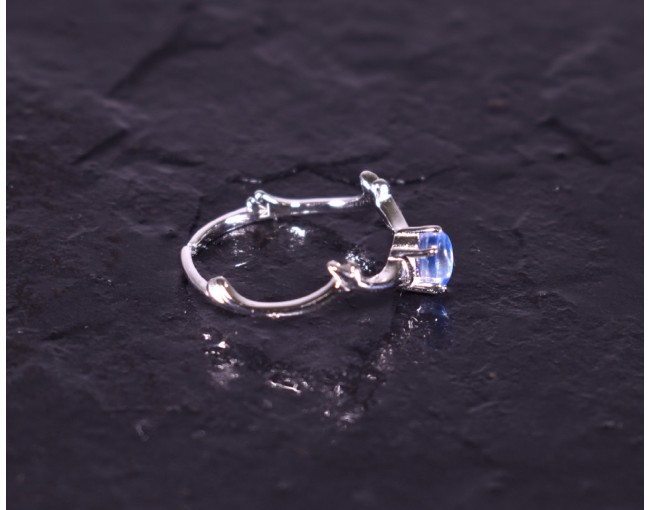 Offener Silberring mit blauem Kristall