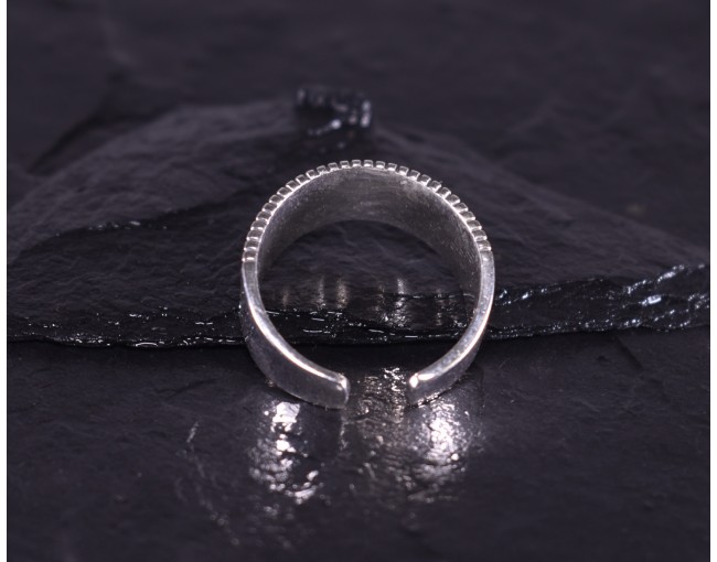 Geometrischer Silberring mit glattpolierten Kügelchen