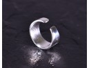 Geometrischer Silberring mit glattpolierten Kügelchen