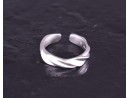 Matter Silberring mit gedrehtem Design