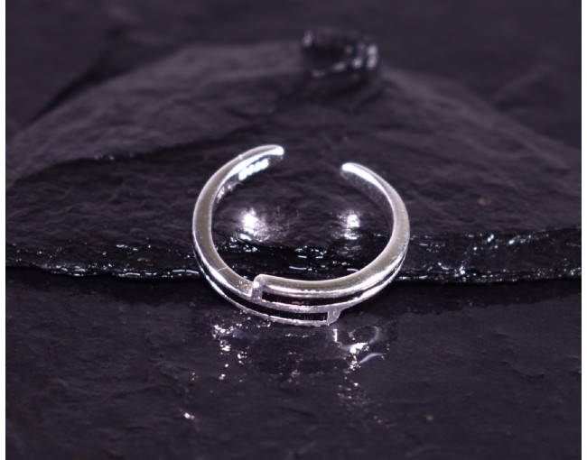 Modern designter Silberring mit markanter Farbgebung