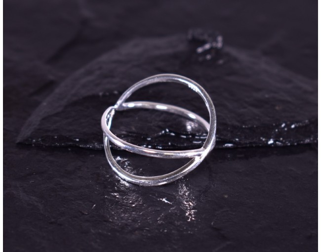 Silberring mit filigran sich kreuzenden Ringschienen