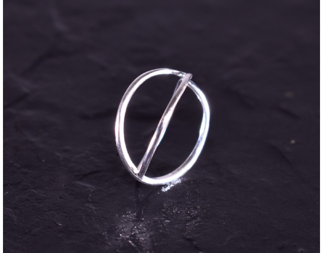 Silberring mit filigran sich kreuzenden Ringschienen