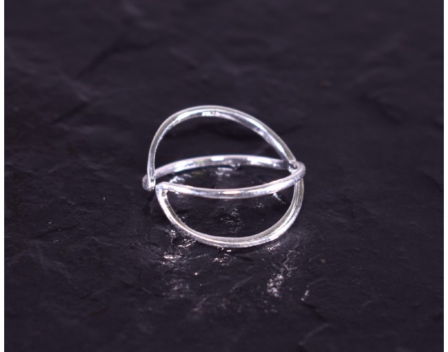 Silberring mit filigran sich kreuzenden Ringschienen