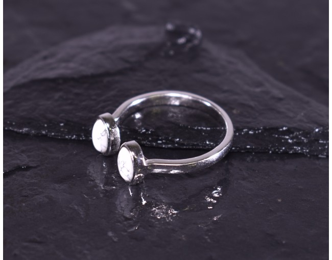 Silberring mit symmetrischer Grundform