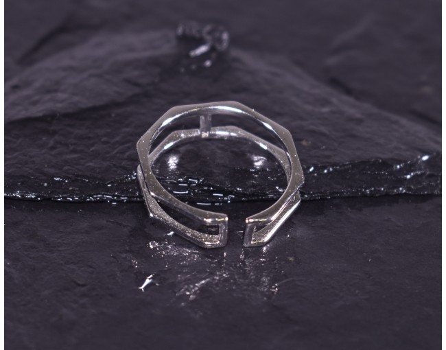 Silberring mit synchron angeordneten Ringschienen