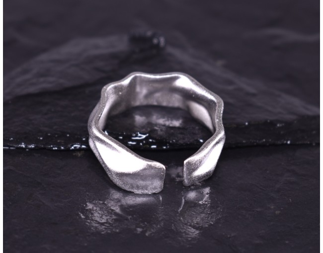 Silberring mit verknittertem Style